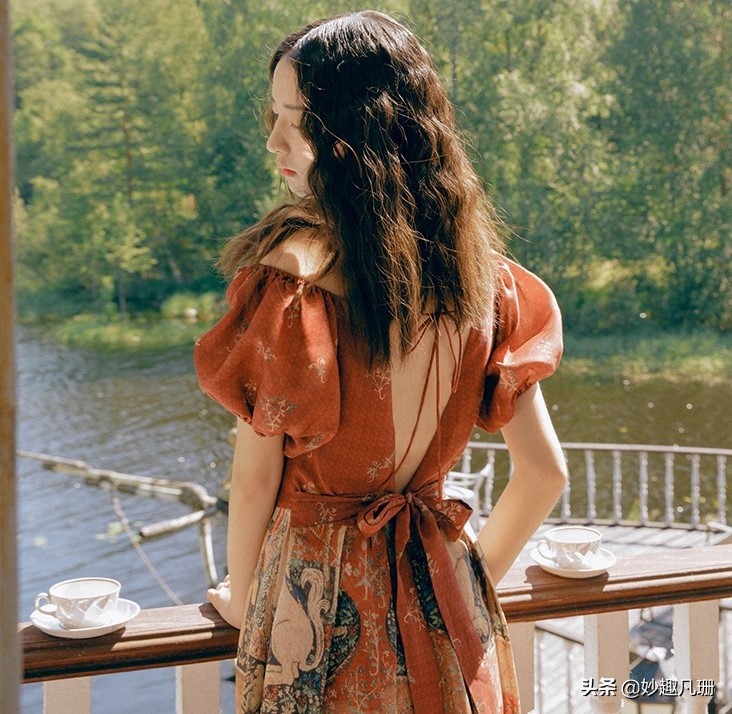 高端年会气质礼服推荐高级感,华丽设计感年会时尚轻奢高级礼服