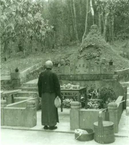 浙江有位尼姑还俗,嫁给大22岁的丈夫,生下一子成天下闻名的总统