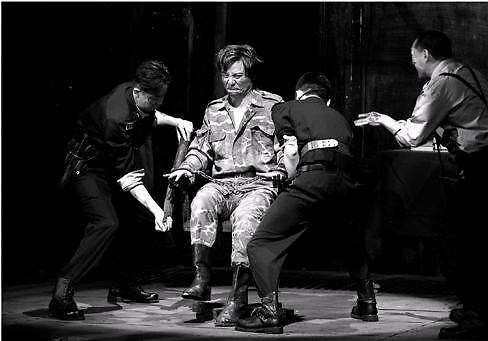 90年代的传奇人物，从村书记到“土皇帝”，坐拥16辆进口奔驰