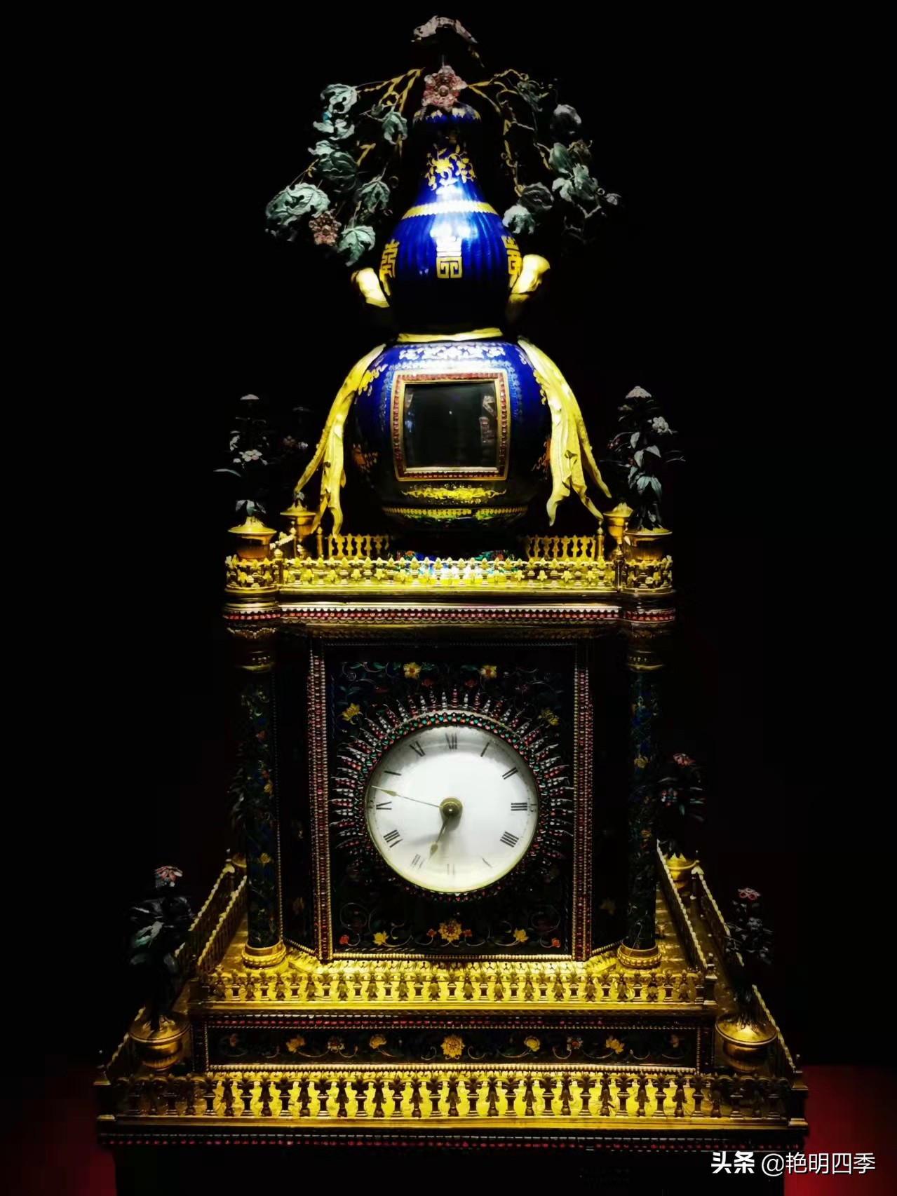 参观故宫的钟表图,展示一下故宫的各种钟表