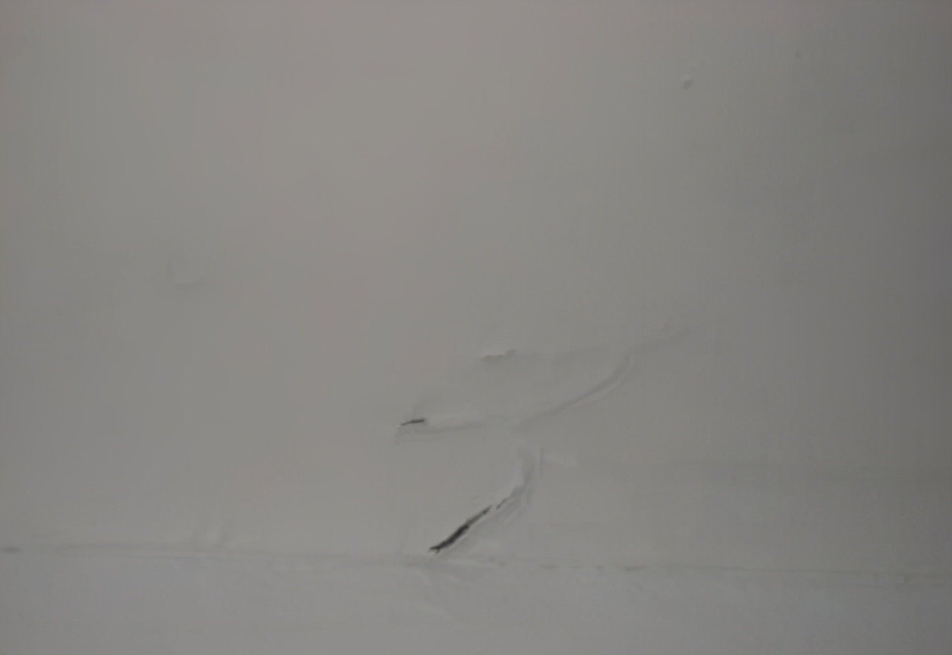 天花板掉皮解决方案,天花板掉皮可以贴什么处理