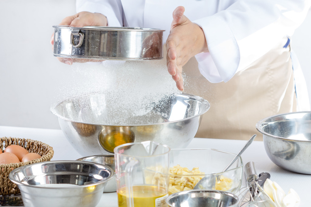 怎样做蛋糕又松又软不塌,做蛋糕蓬松不塌的方法