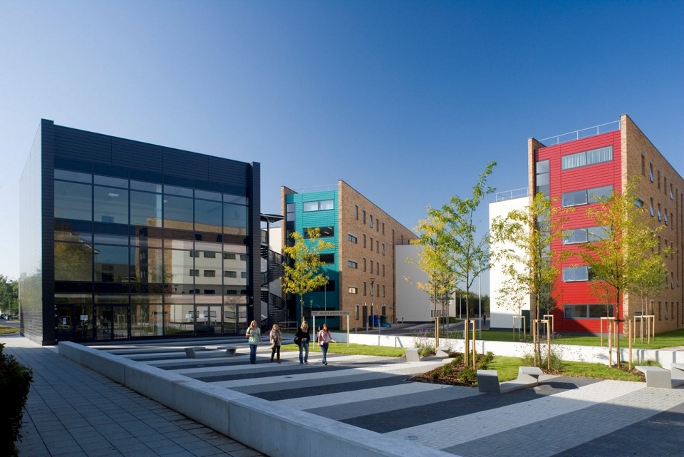 英国留学必带物品清单直播,2023英国留学必带物品清单