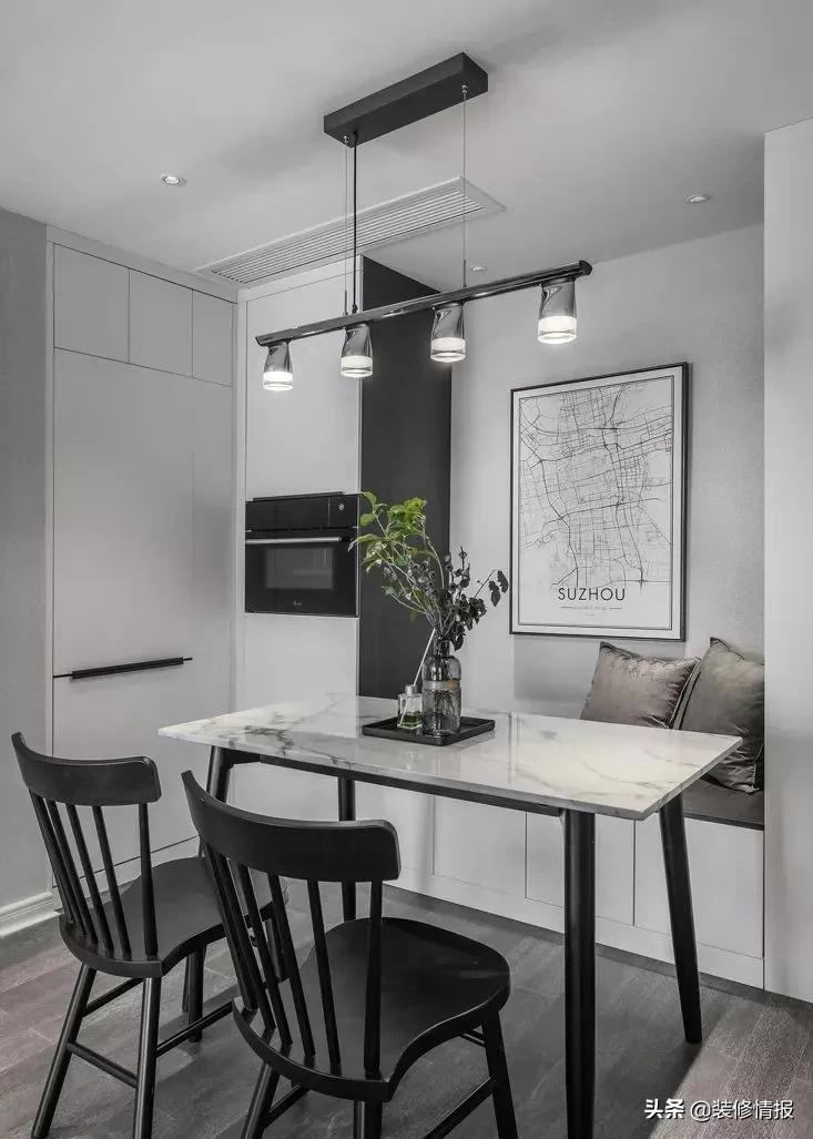 进门就是客餐厅一体卡座设计,餐厅全卡座设计效果图