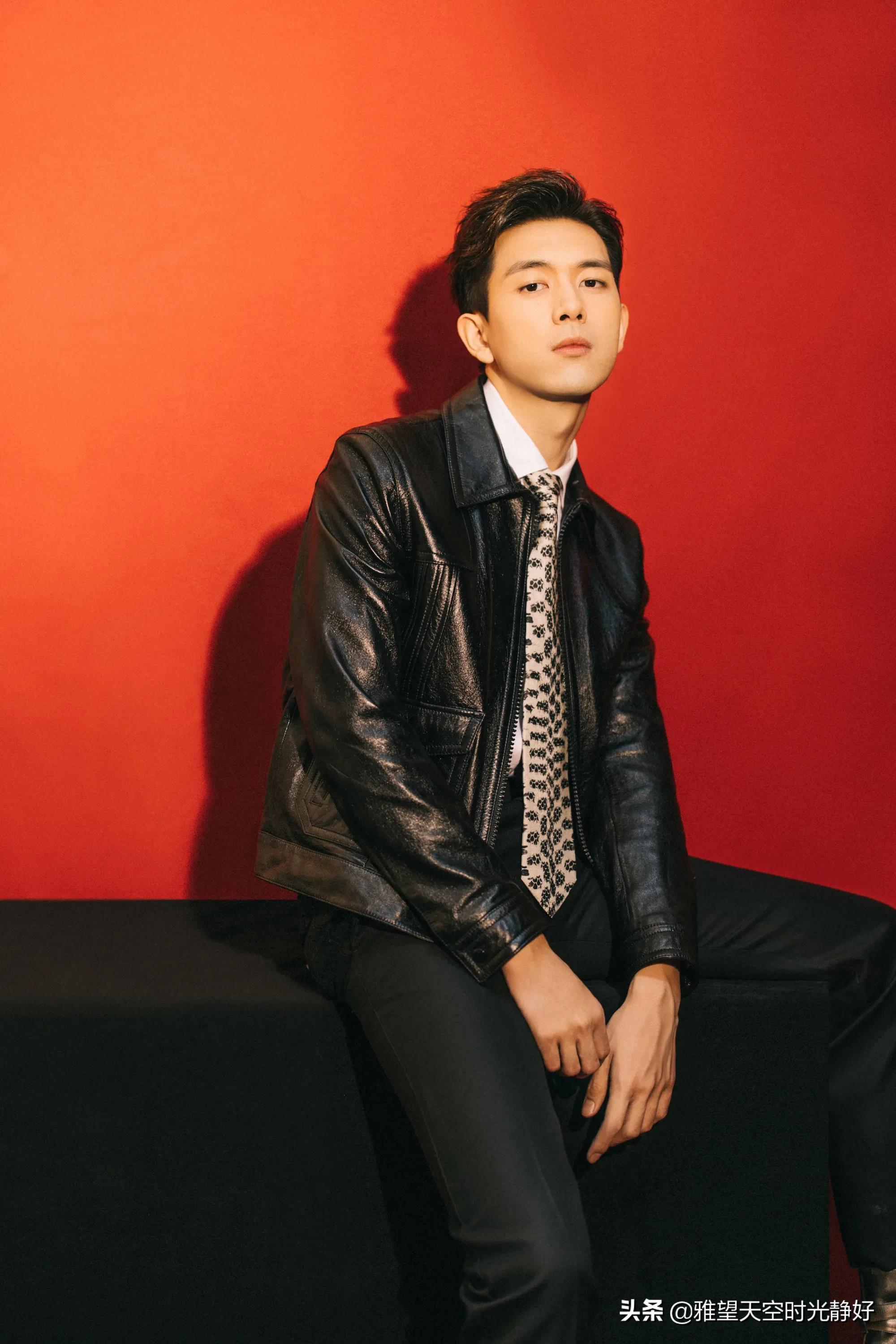 男明星西装穿搭夏季帅气,男士明星皮衣西服外套搭配