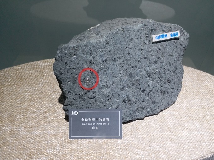 重达1174克拉,巨型钻石再现非洲博茨瓦纳!钻石*局骗**是真的吗?