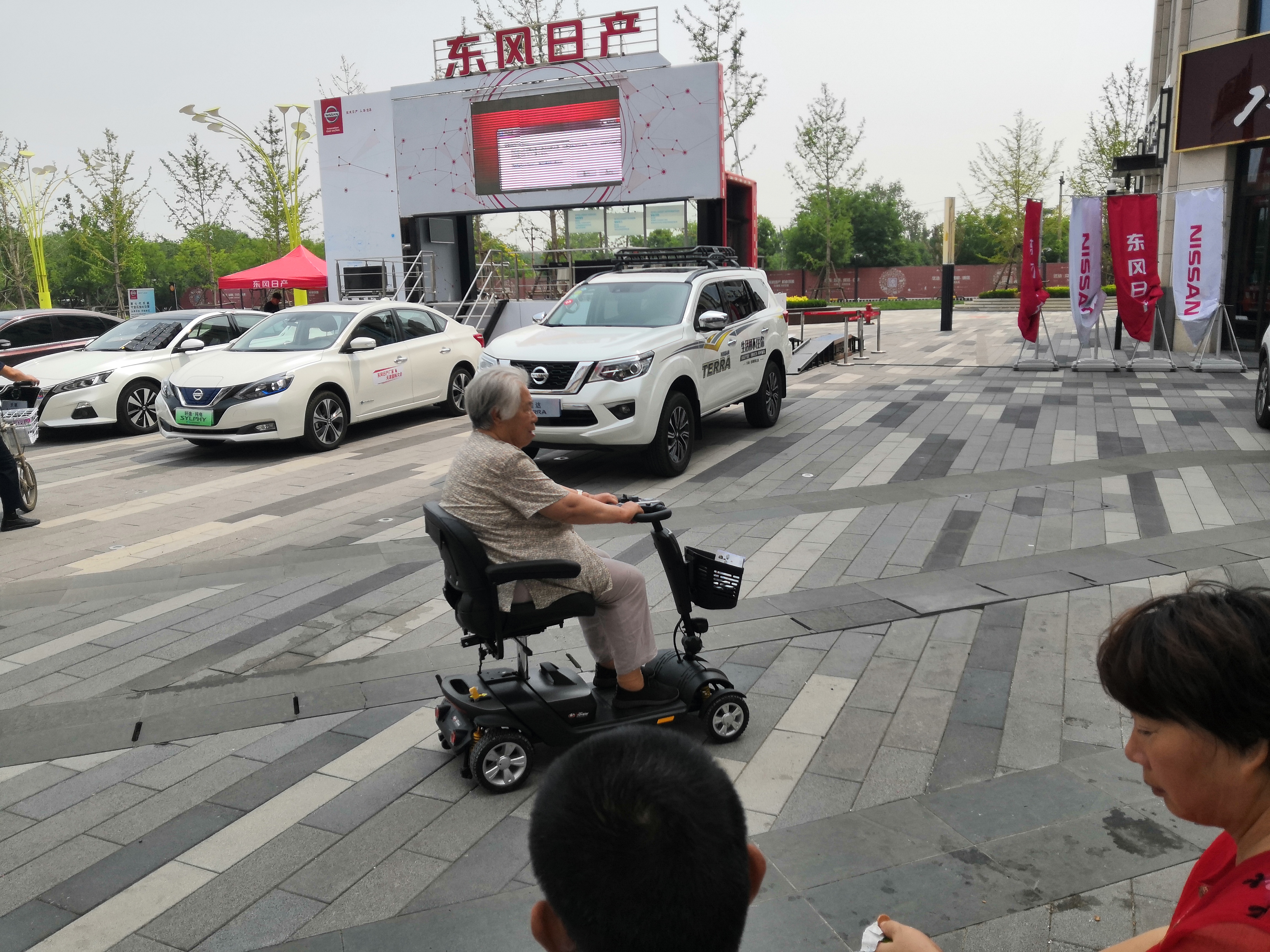 老年电动代步车操作技巧,老年代步车零基础怎样开