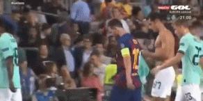 c罗和梅西交换球衣了吗,哈兰德扔球衣梅西