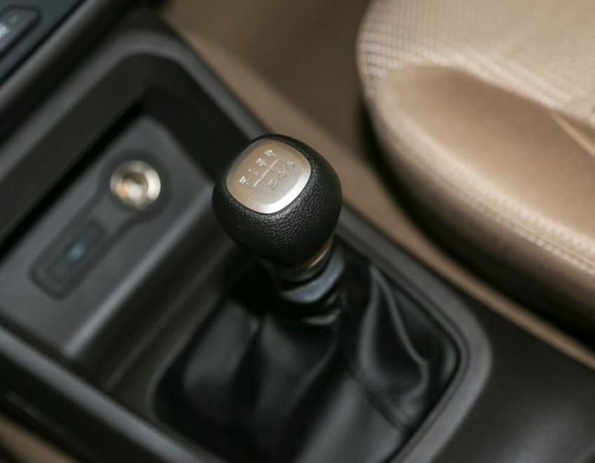 五菱宏光1.2排量试驾视频,五菱宏光一二三代比较