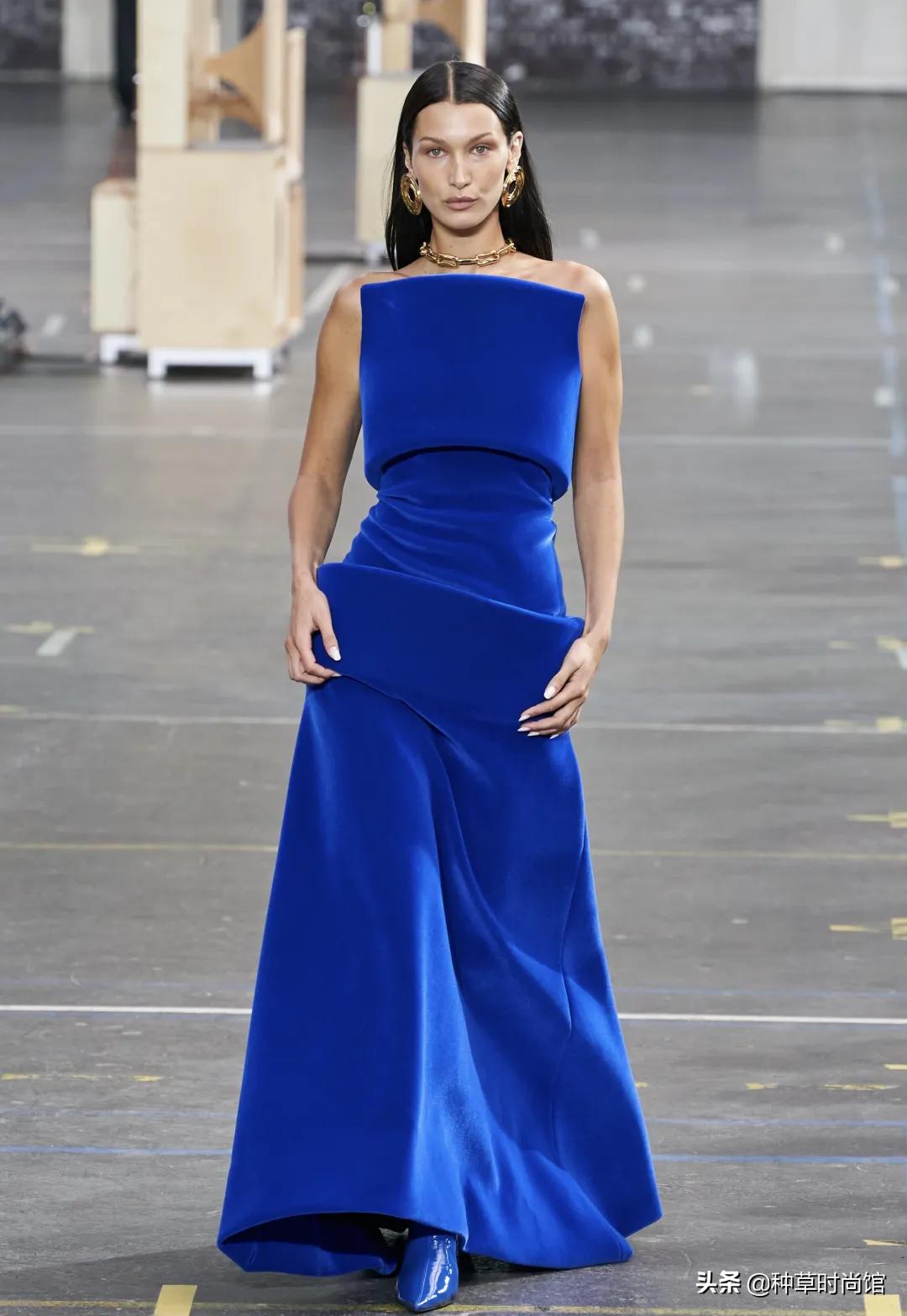 雾霾蓝和克莱因蓝哪个显白,宝蓝跟克莱因蓝哪个显白