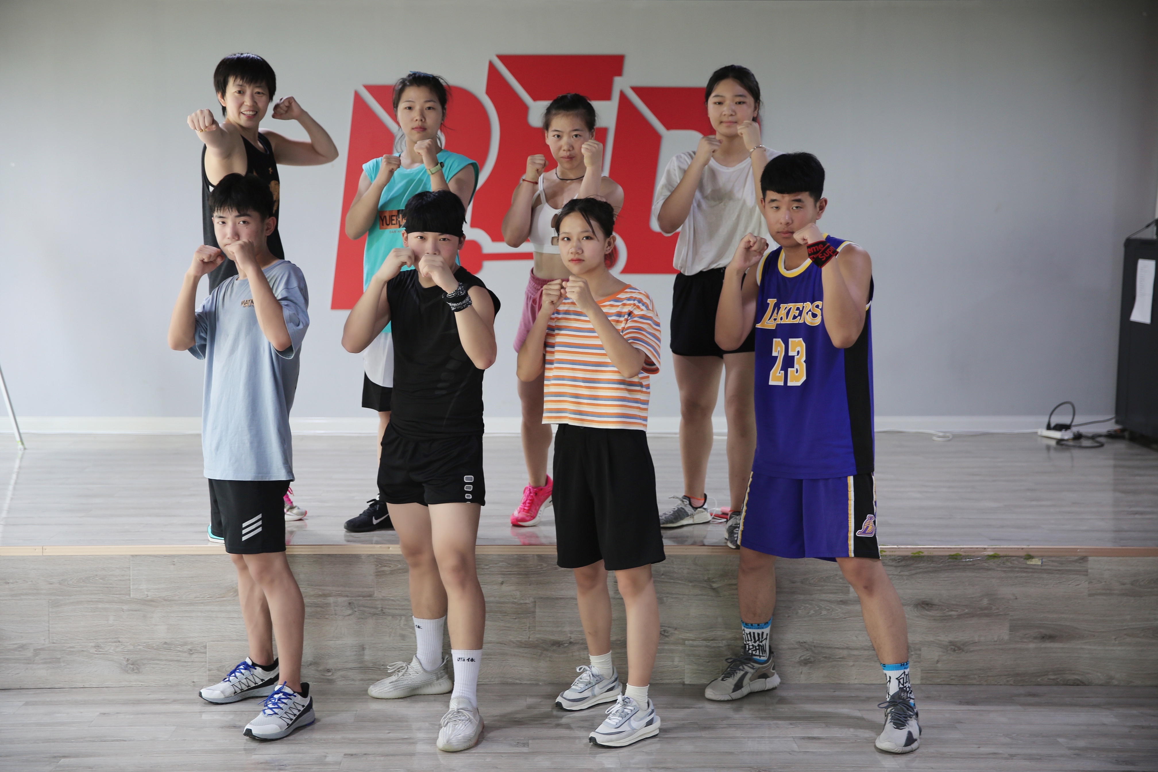 重庆健身教练培训学校哪家好,学健身教练培训学费