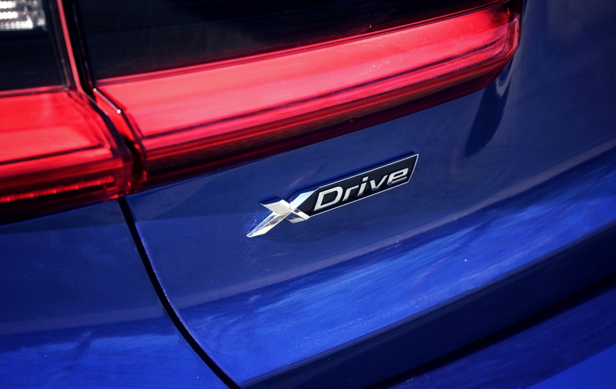 万变不离其宗试驾宝马330lixdrive,宝马330ixdrive曜夜m运动版试驾