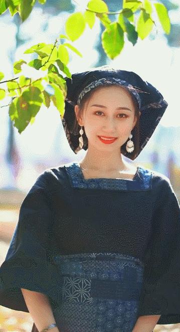 湖北95后女孩拍摄56个民族服饰,湖北女孩耗时247天拍摄56民族服饰