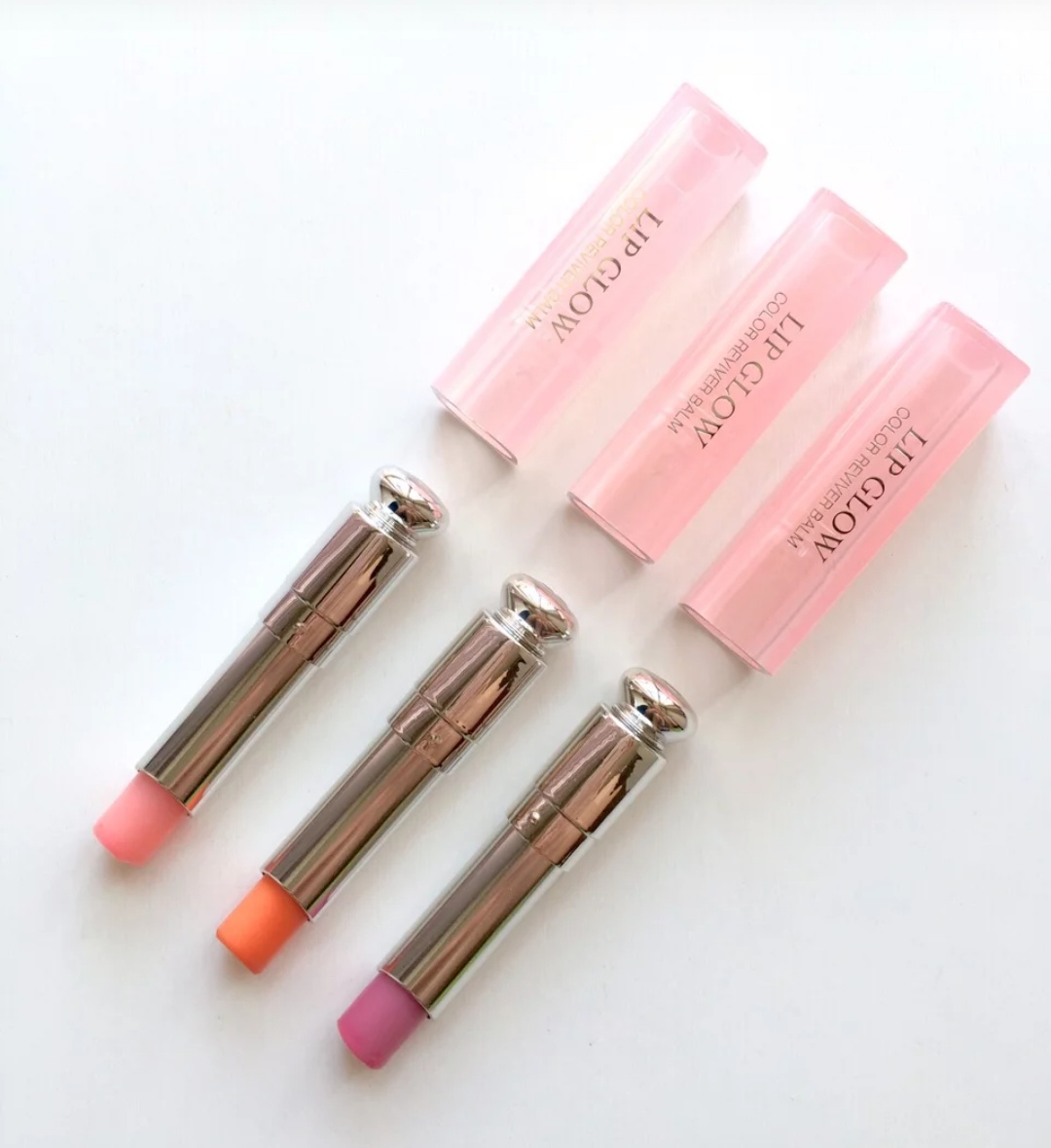 唇色深适合雅诗兰黛口红699正红色,黄皮秋冬必买大牌口红