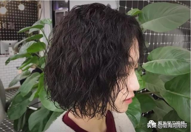 2020年最流行的发型气垫烫锁骨发,2020年最流行烫的锁骨发型