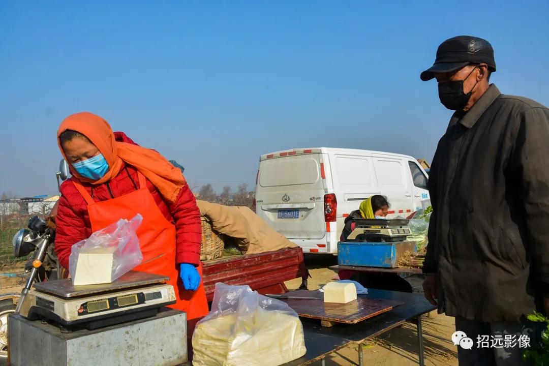 龙口粉丝主产区张星农村大集开市了!来赶集的人还不少来