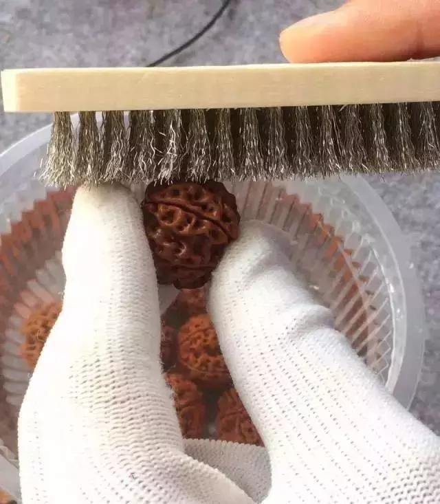 金刚菩提变黑怎么补救,金刚菩提变黑后用什么刷子