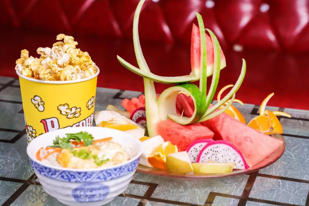 shou家自带食材的火锅店，开在KTV里，人均10+元