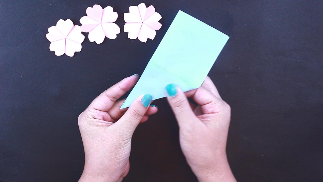 樱花折纸教程一张纸就可以折成,一张纸简单樱花折纸