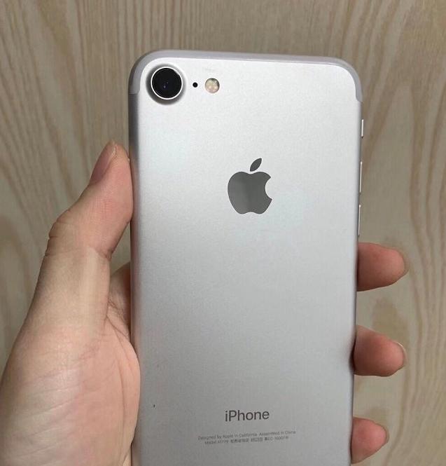 499元的iphone7,iphone7换屏幕值吗