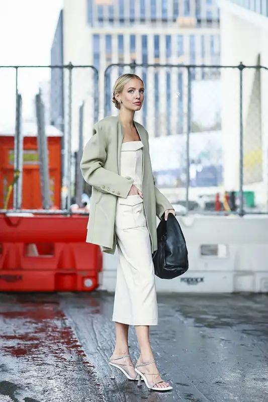 金素妍穿绿色长裙,金素妍黑色裙子