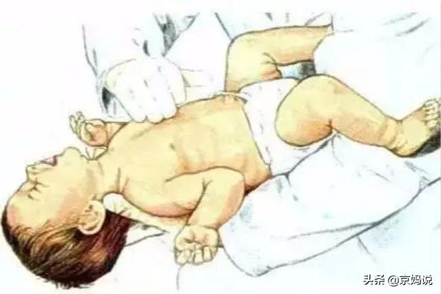 异物卡喉海姆立克急救法视频,异物卡喉用海姆立克急救法