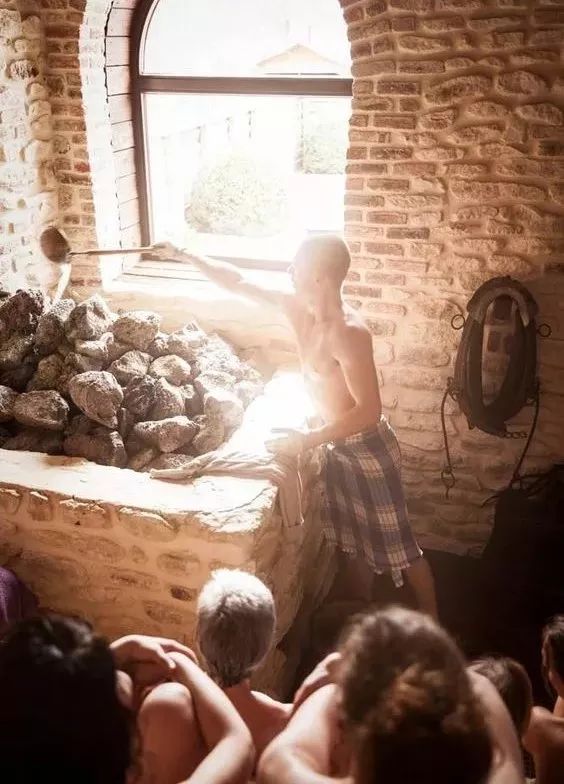 一丝不挂？探索欧洲男女混浴初体验