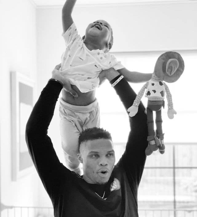 濞佸皯璁粌灏忎紮,鐞冨憳璁粌鑷繁鍎垮瓙