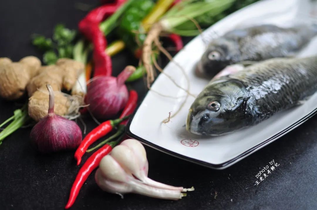 清淡凉拌鲫鱼最正宗的做法四川,过水凉拌鲫鱼最正宗的做法四川
