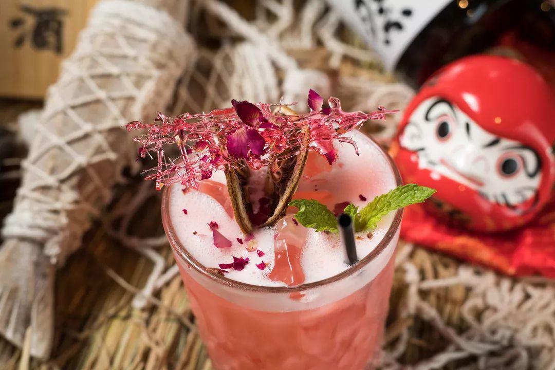 日式酒场大哥大出来营业了，凌晨3点还被小仙女围观