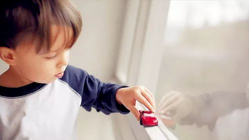 误诊断自闭症,被误诊的自闭症