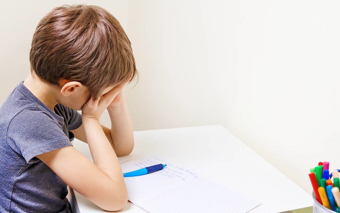 网课孩子不写作业家长咋办,孩子网课不认真导致成绩下滑叛逆