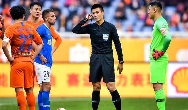 陈戌源也没办法，裁判只是他们的兼职工作