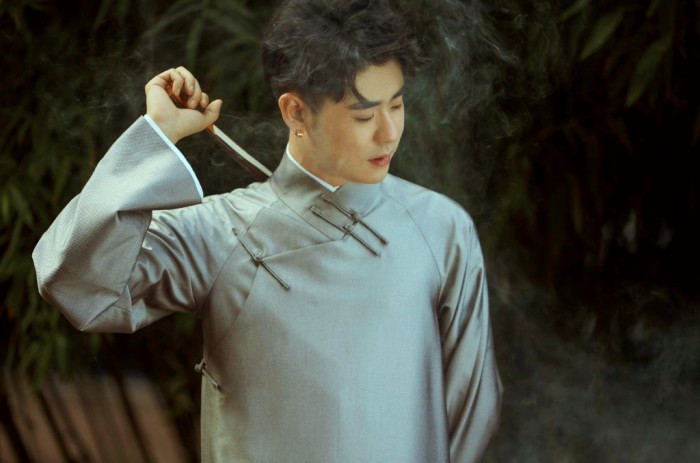 开眼了，能让女孩带着荧光棒听相声的只有他了，为啥这么火？