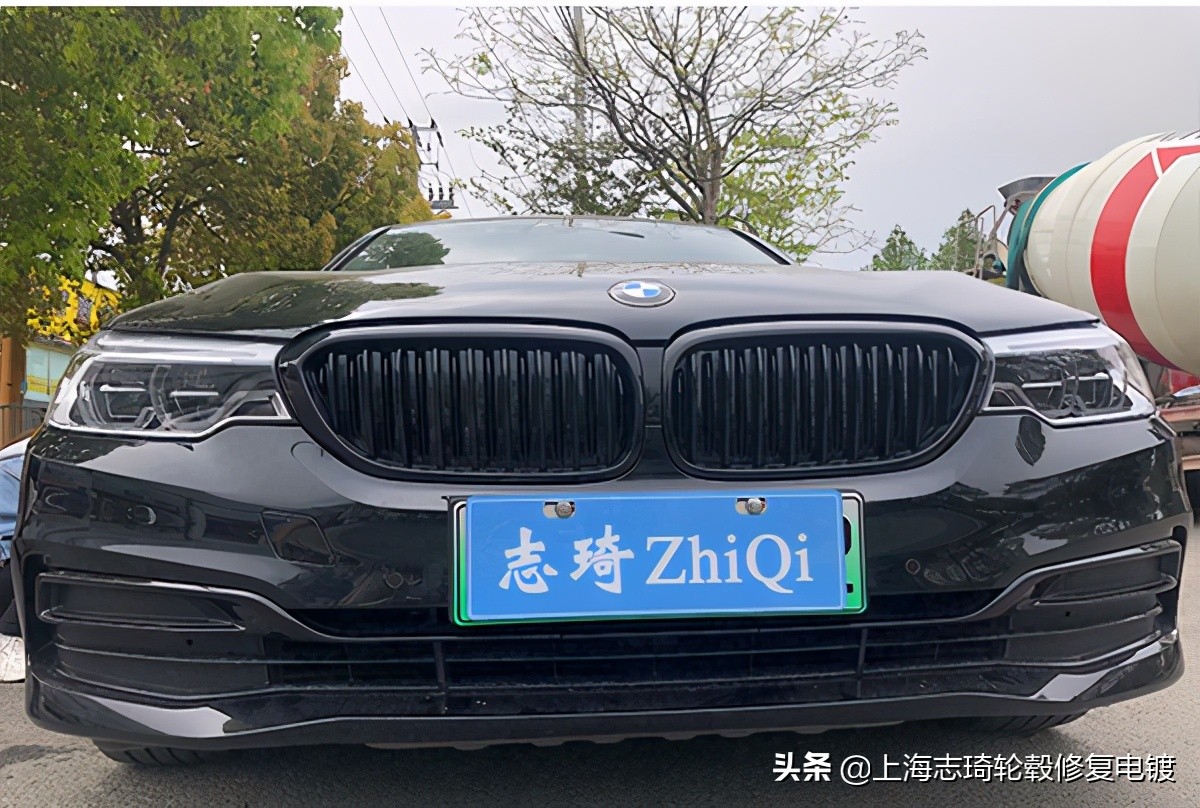 宝马5系改黑色尾标,宝马5系改色亮条改黑