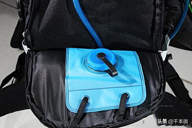 复古机车女骑首选,高颜值机车背包女