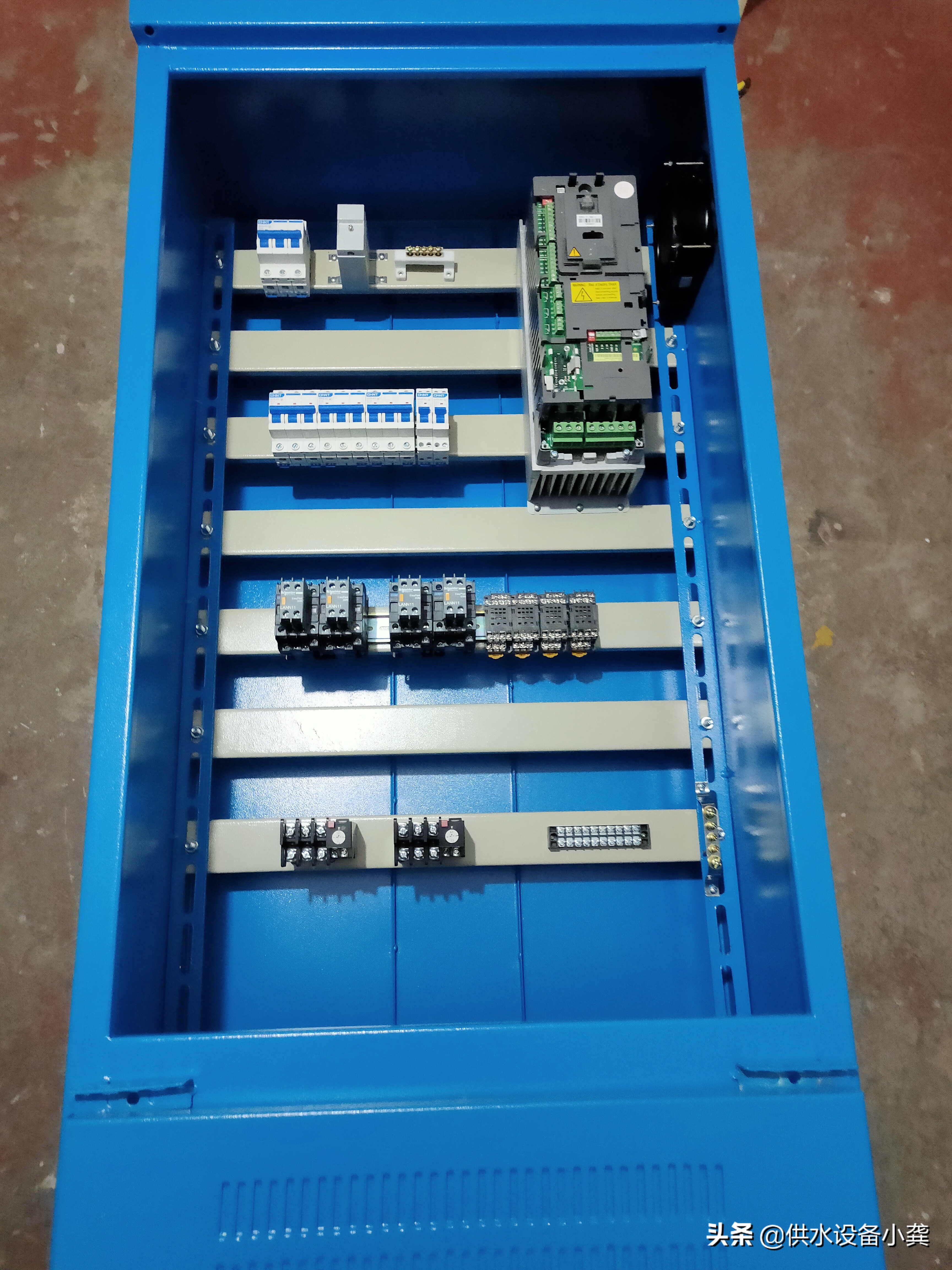 abb恒压供水控制柜组装,abb供水控制柜调试