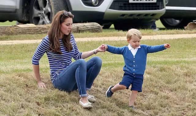 年入90亿,凌晨排队抢不到!史上最丑鞋王,为何突然爆火?