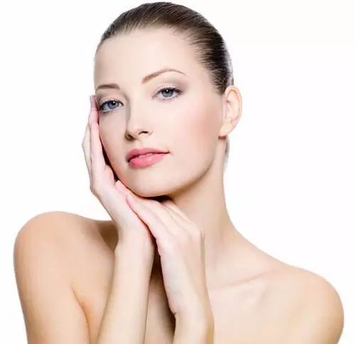 如何在家一分不花让皮肤又白又嫩,如何低成本使皮肤显白