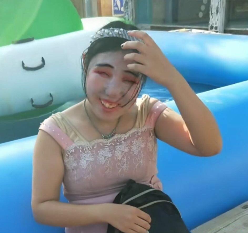 和女朋友去海边游泳搞笑,带女朋友去水上乐园玩搞笑视频