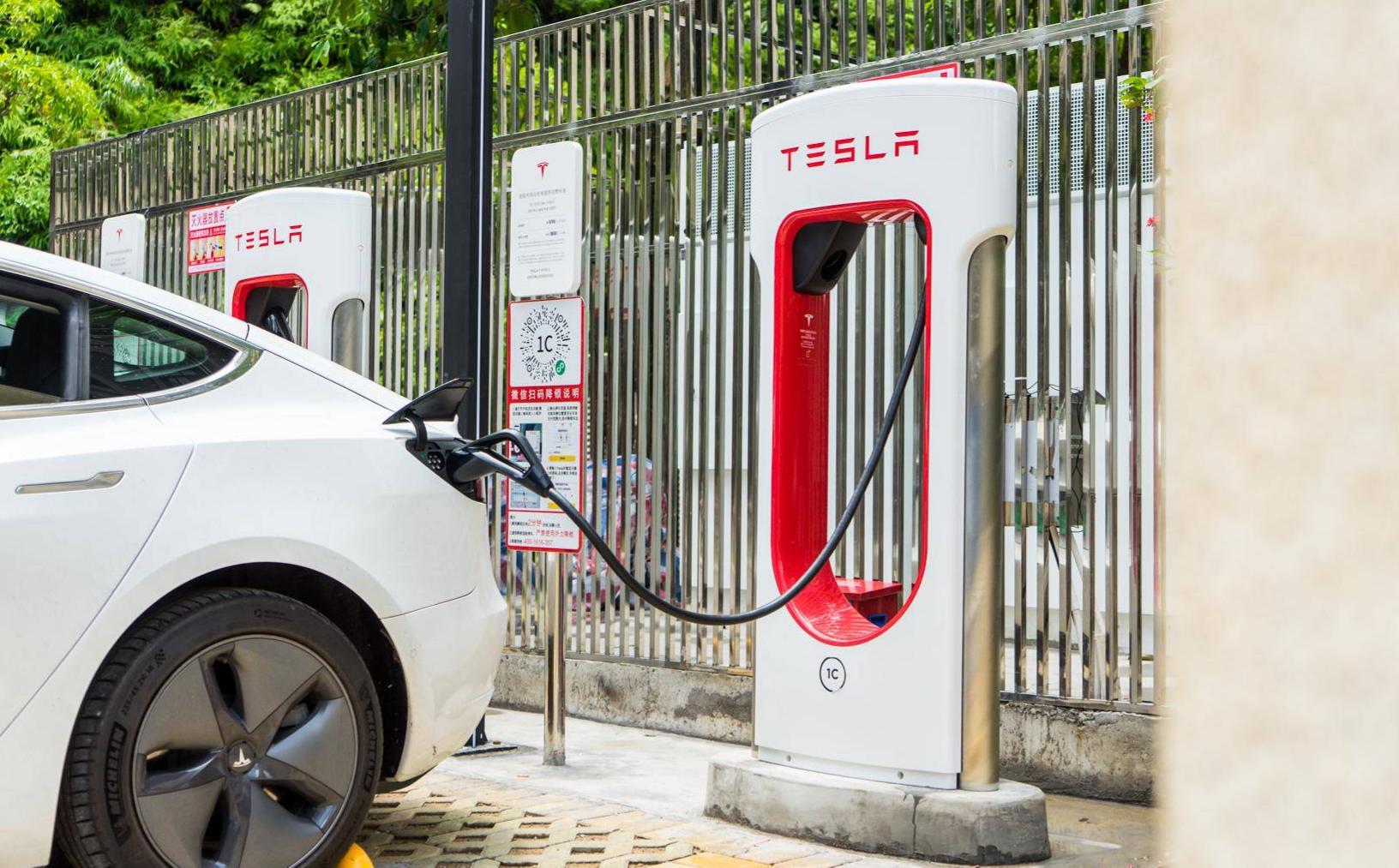 特拉斯用什么牌子的玻璃水,特斯拉型号