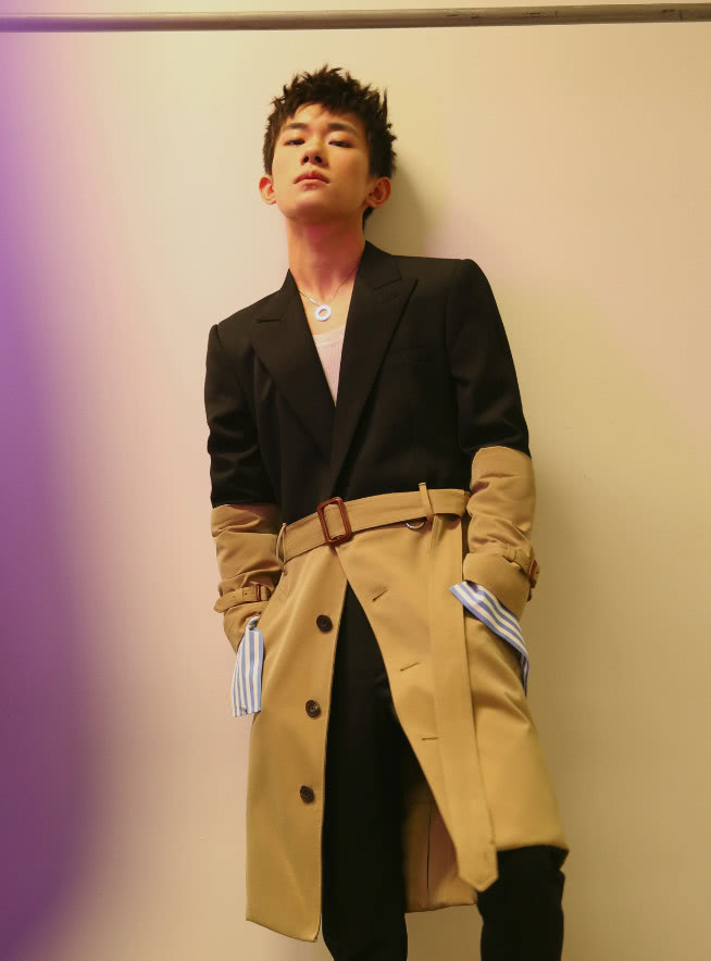 千玺穿搭束脚裤,千玺袜子包裤脚