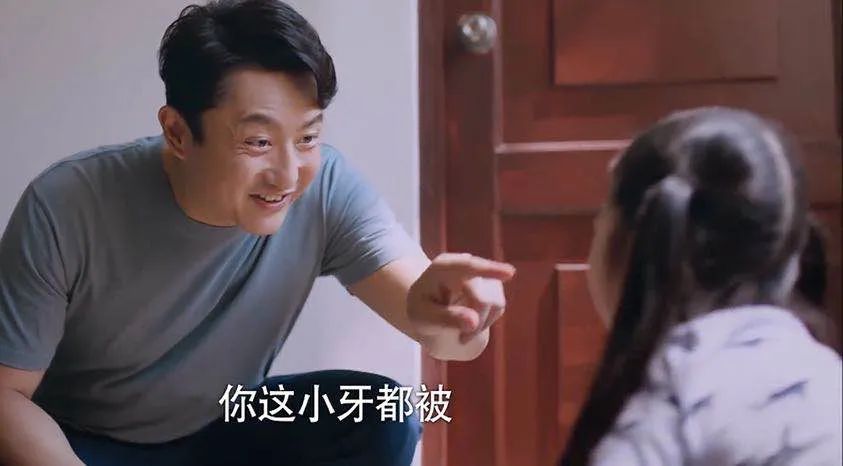 试问谁见了李海潮不想叫一声妈