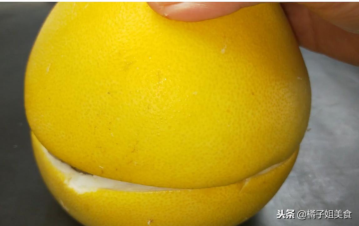 怎样剥柚子又好看又好吃,柚子待客怎么切