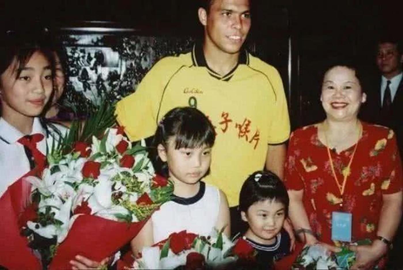 罗纳尔多和卡卡代言金嗓子,金嗓子喉宝代言人罗纳尔多