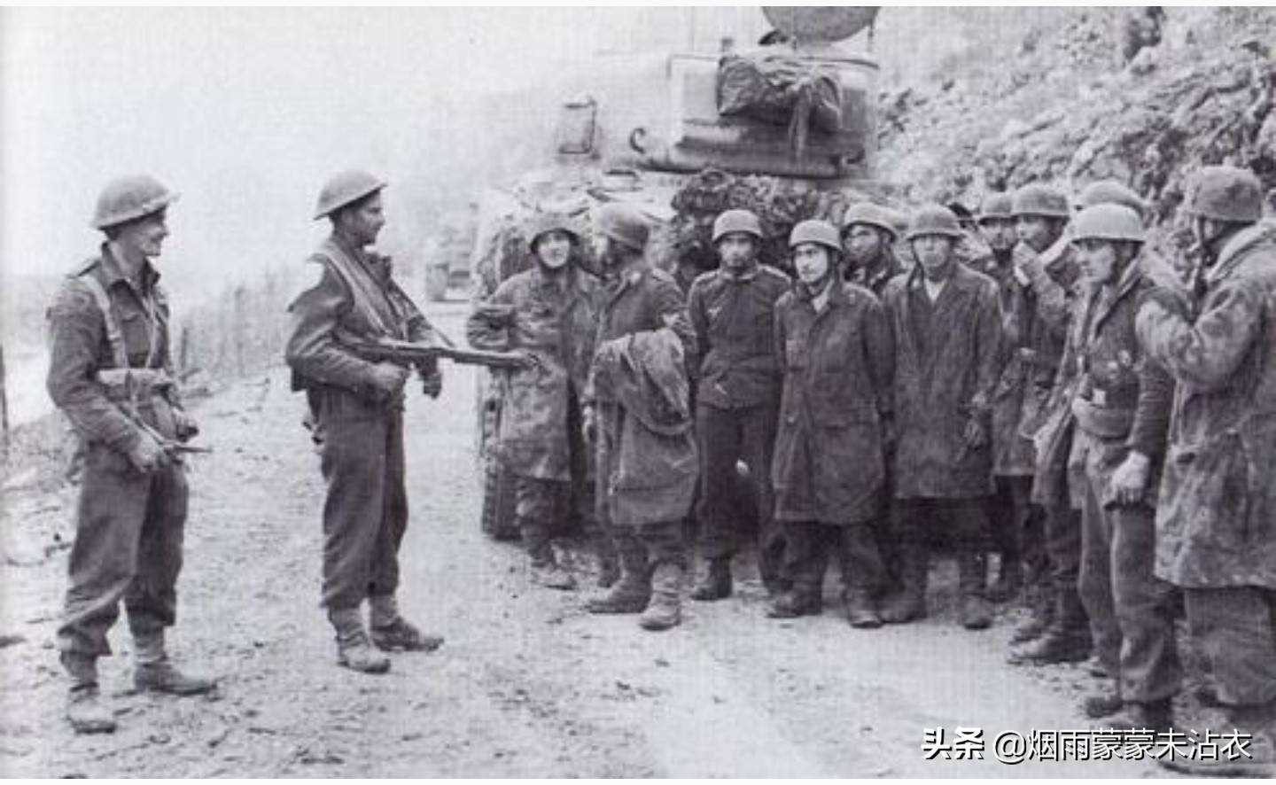 绿魔德国空降兵,德国绿魔伞兵和英国红魔伞兵相遇