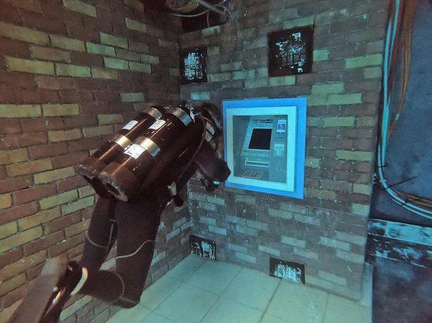 迪拜60米深水池氧舱,迪拜潜水池60米挑战