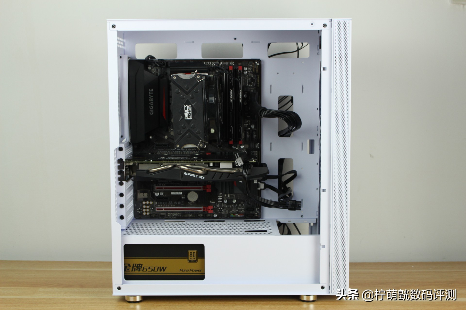 神光侧透不单调，畅快装机不求人易大师神光白色版上机体验