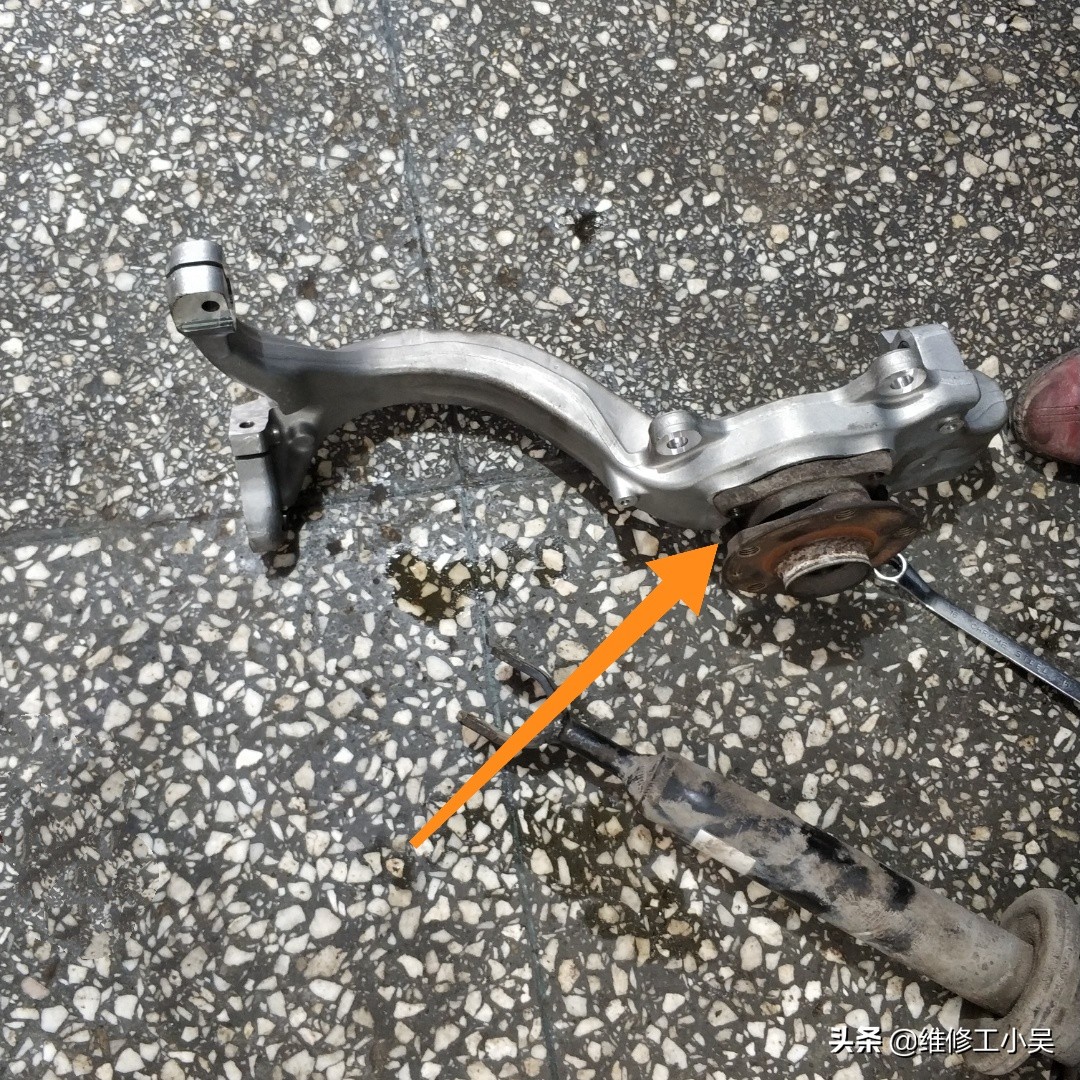 奥迪10万公里漏水,奥迪发动机变速箱漏油维修