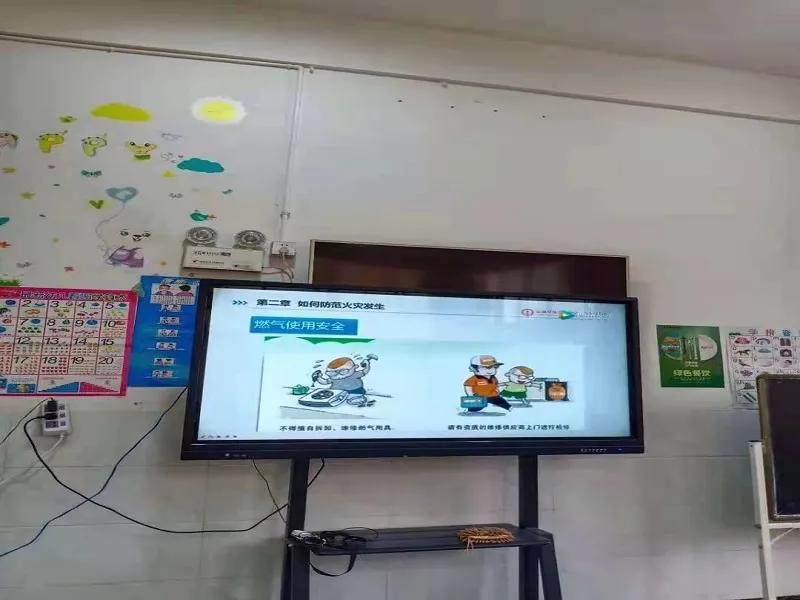 消防大队深入学校开展开学第一课,消防开学第一课直播民主街小学